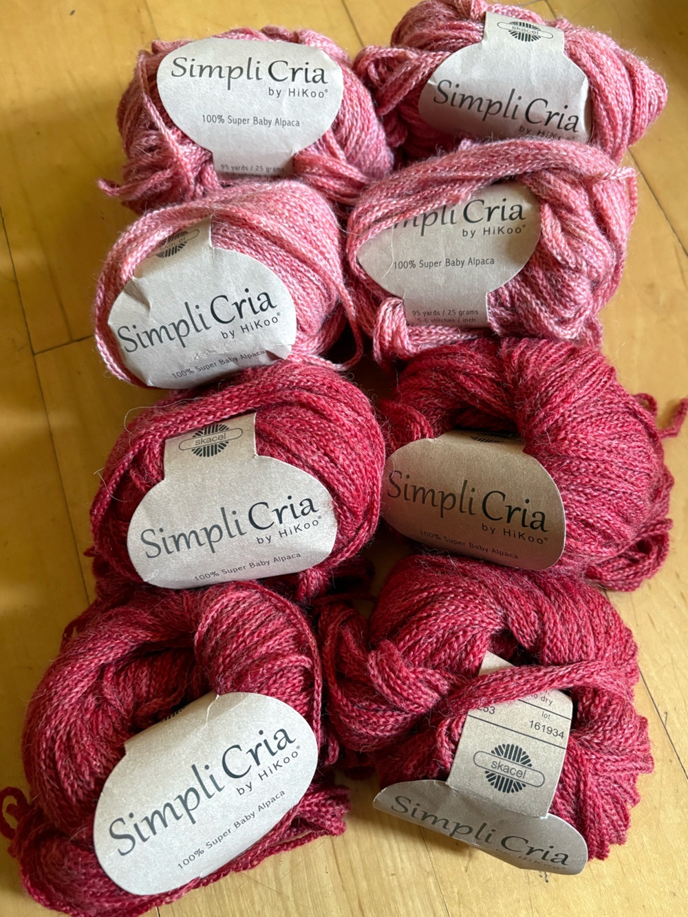 Lot of 8 Skeins SimpliCria SuperBaby Alpaca - Light and Dark Pink